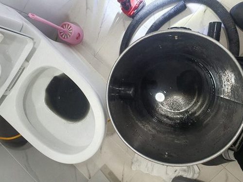 안성 하수구막힘 주방 싱크대 하부 배관 점검 장면
